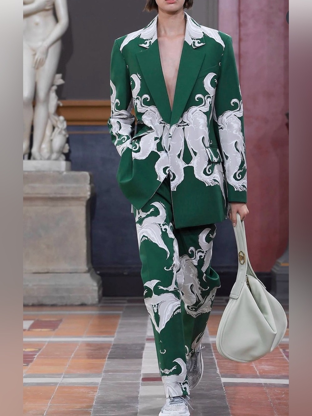 NWT VALENTINO GARAVANI
Metamorphos Siren Printed Blazer and Pants SZ 40